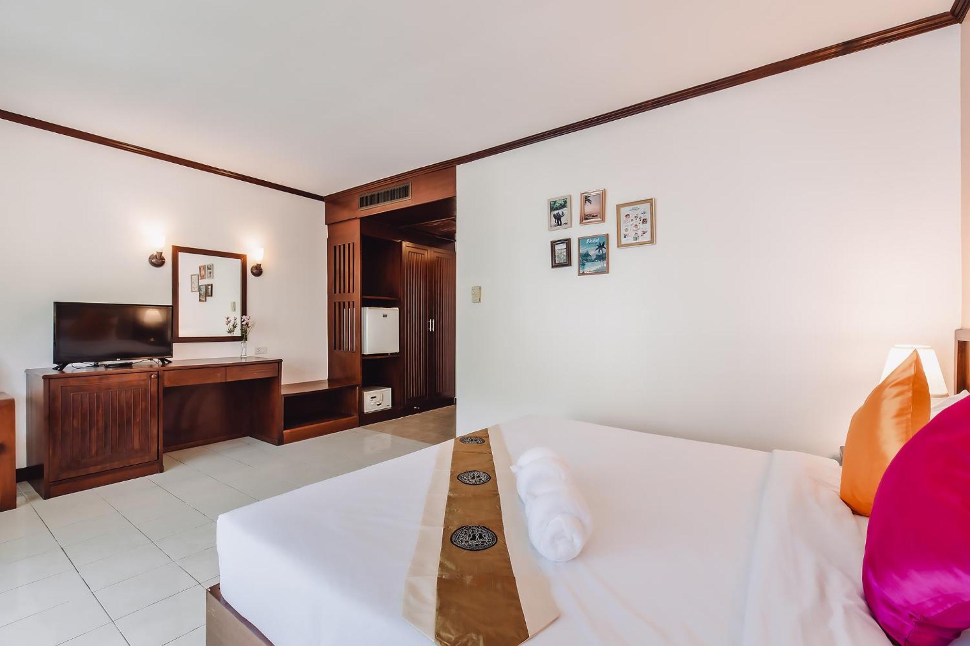 Bauman-Ville Hotel Patong Екстериор снимка