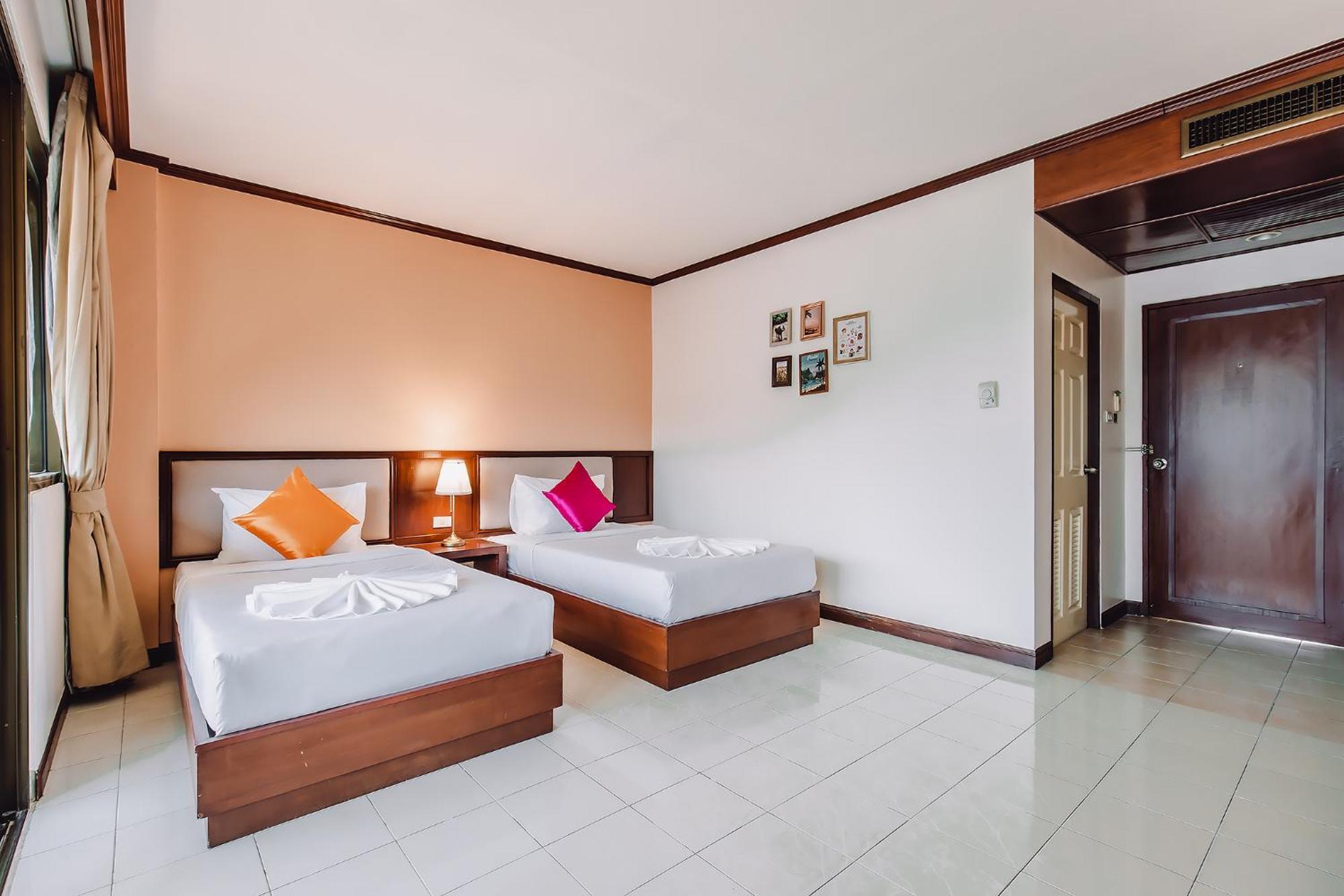Bauman-Ville Hotel Patong Екстериор снимка