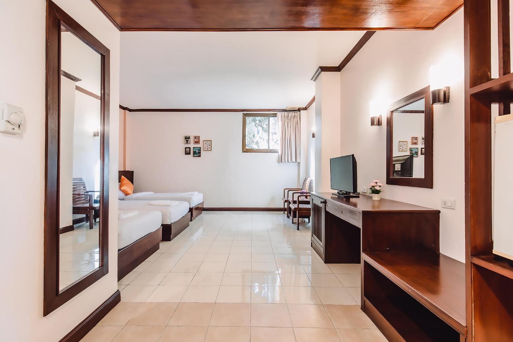 Bauman-Ville Hotel Patong Екстериор снимка