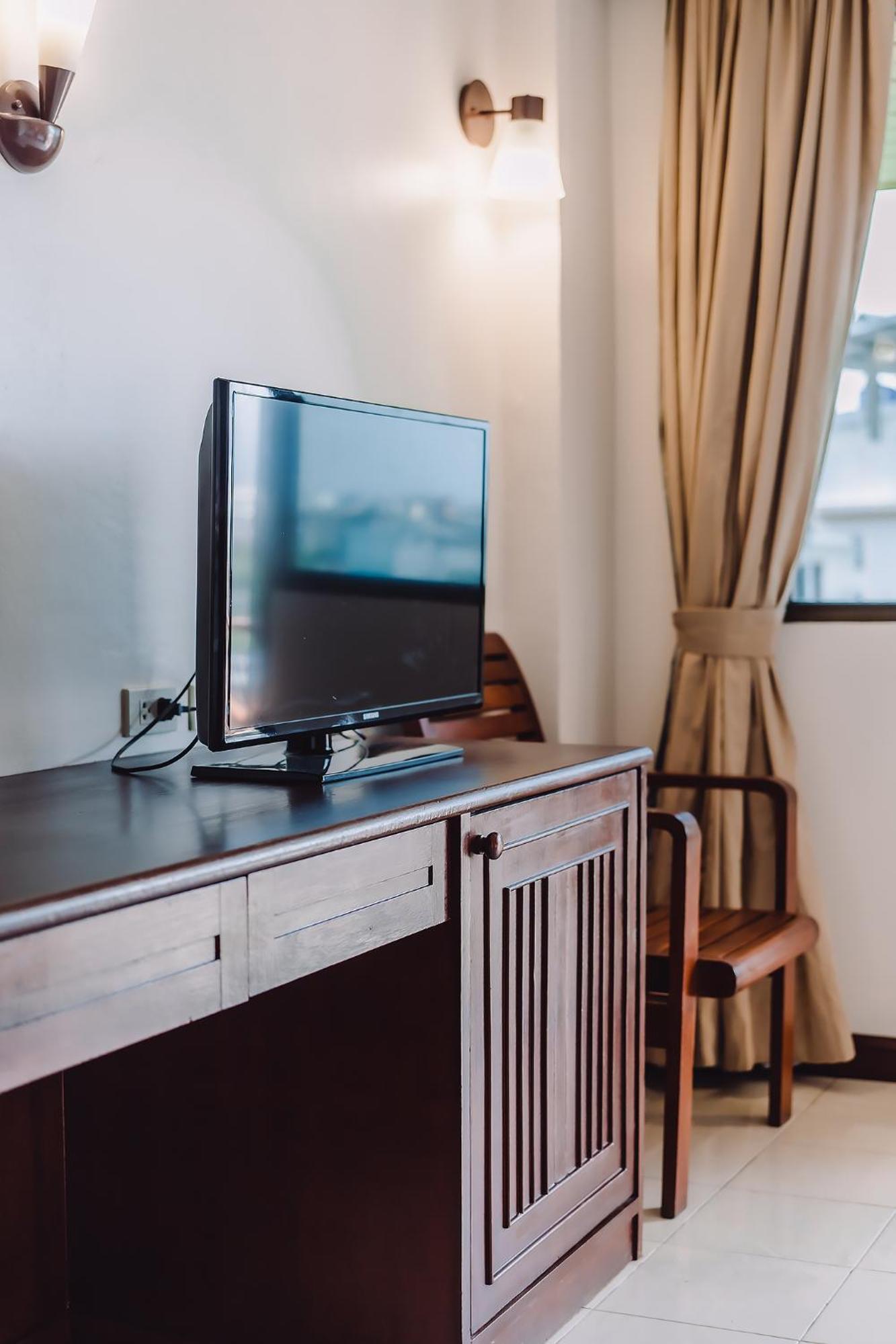 Bauman-Ville Hotel Patong Екстериор снимка