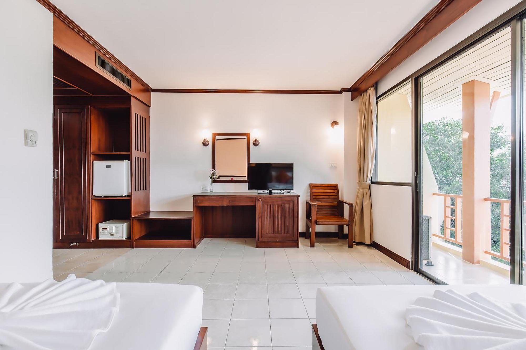 Bauman-Ville Hotel Patong Екстериор снимка