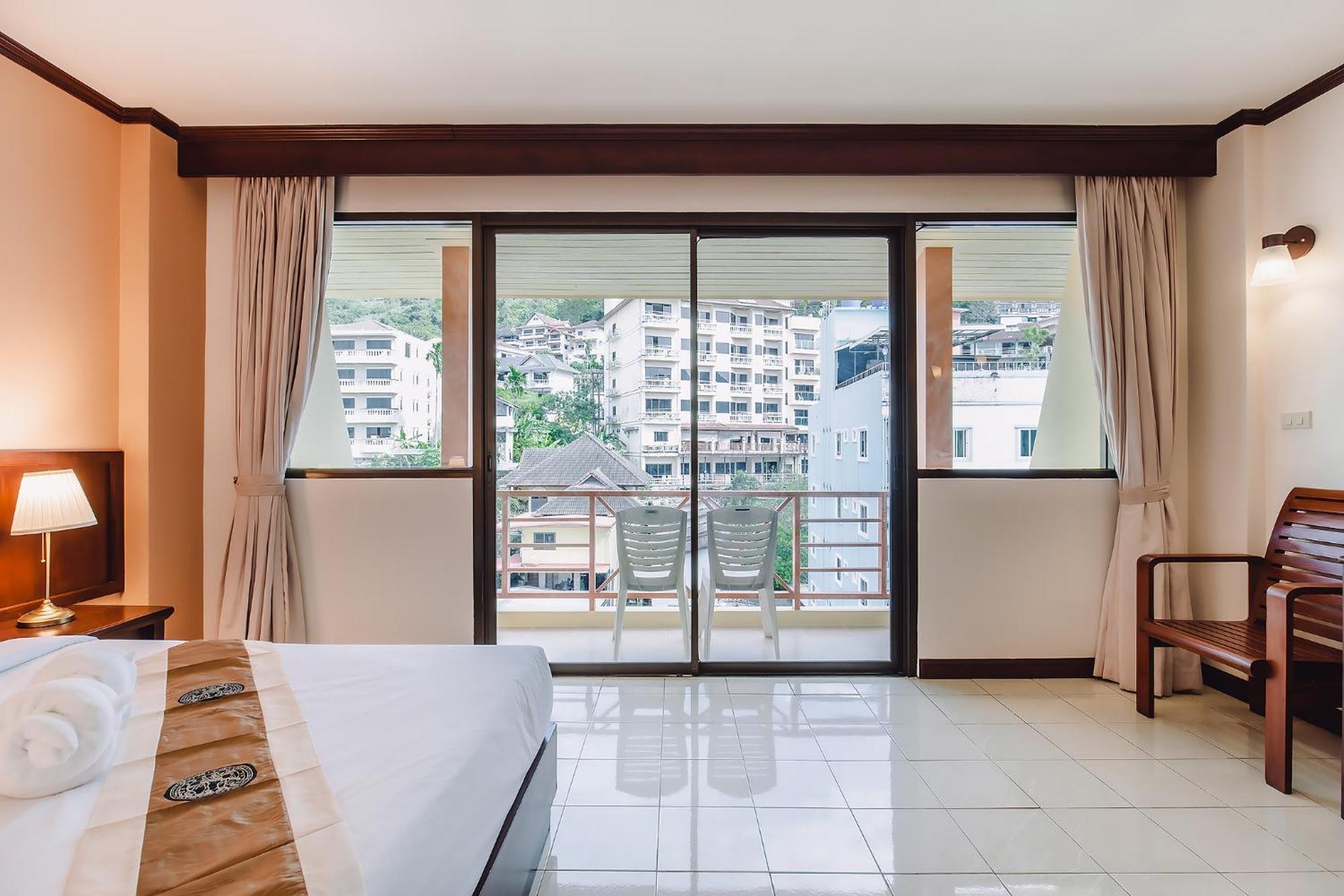 Bauman-Ville Hotel Patong Екстериор снимка